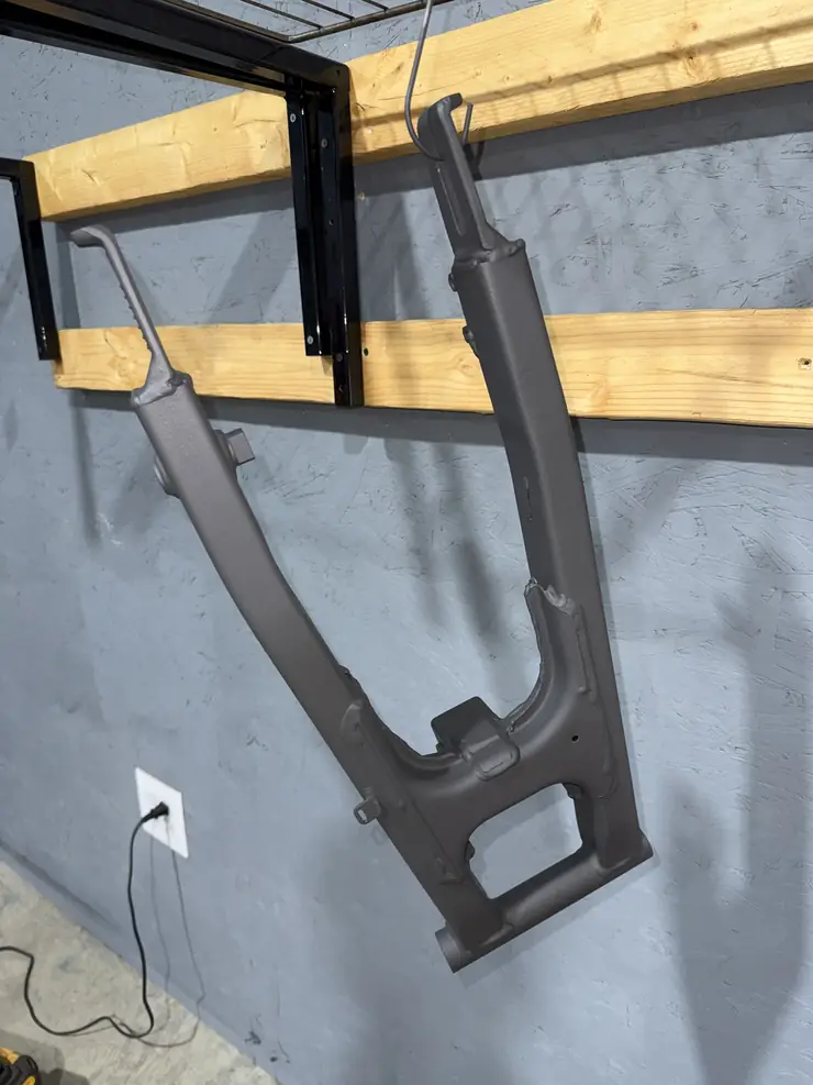 Swingarm coated in textured graphite